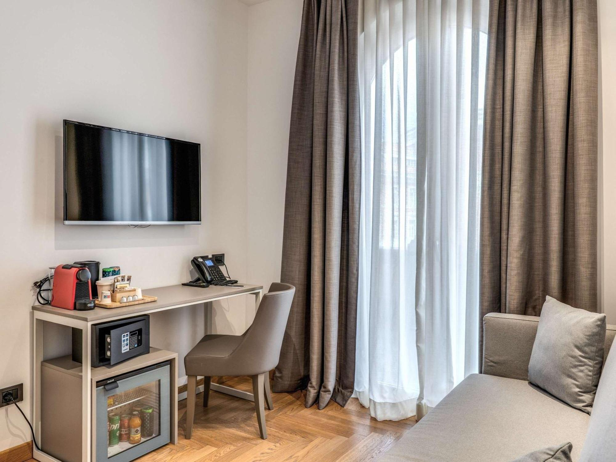 Mercure Roma Centro Termini Esterno foto