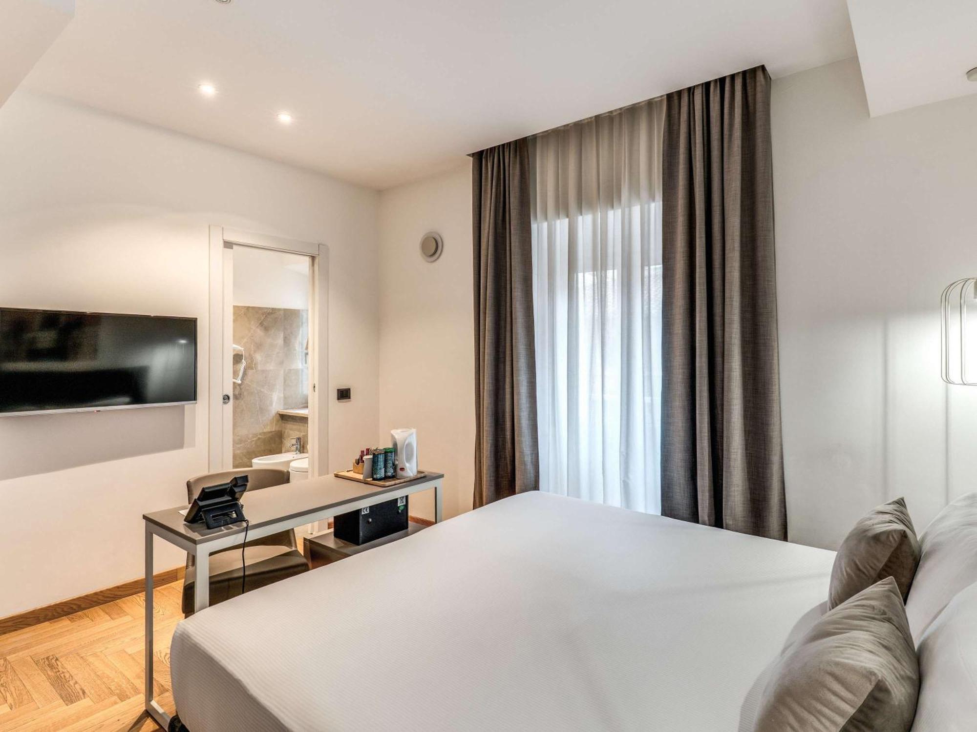Mercure Roma Centro Termini Esterno foto