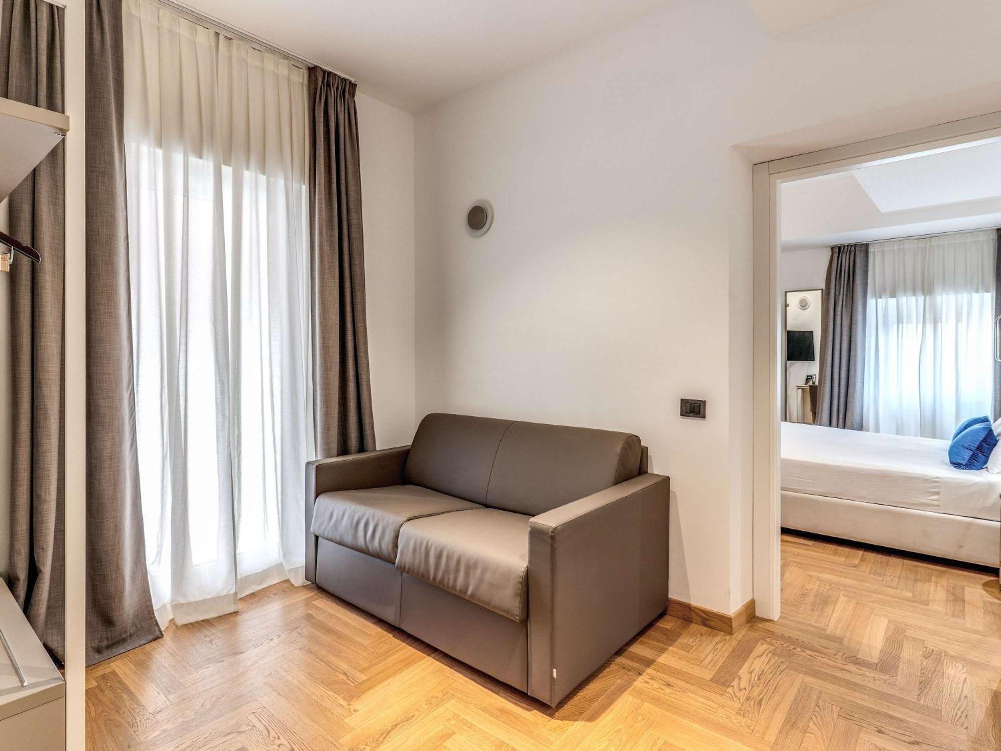 Mercure Roma Centro Termini Esterno foto